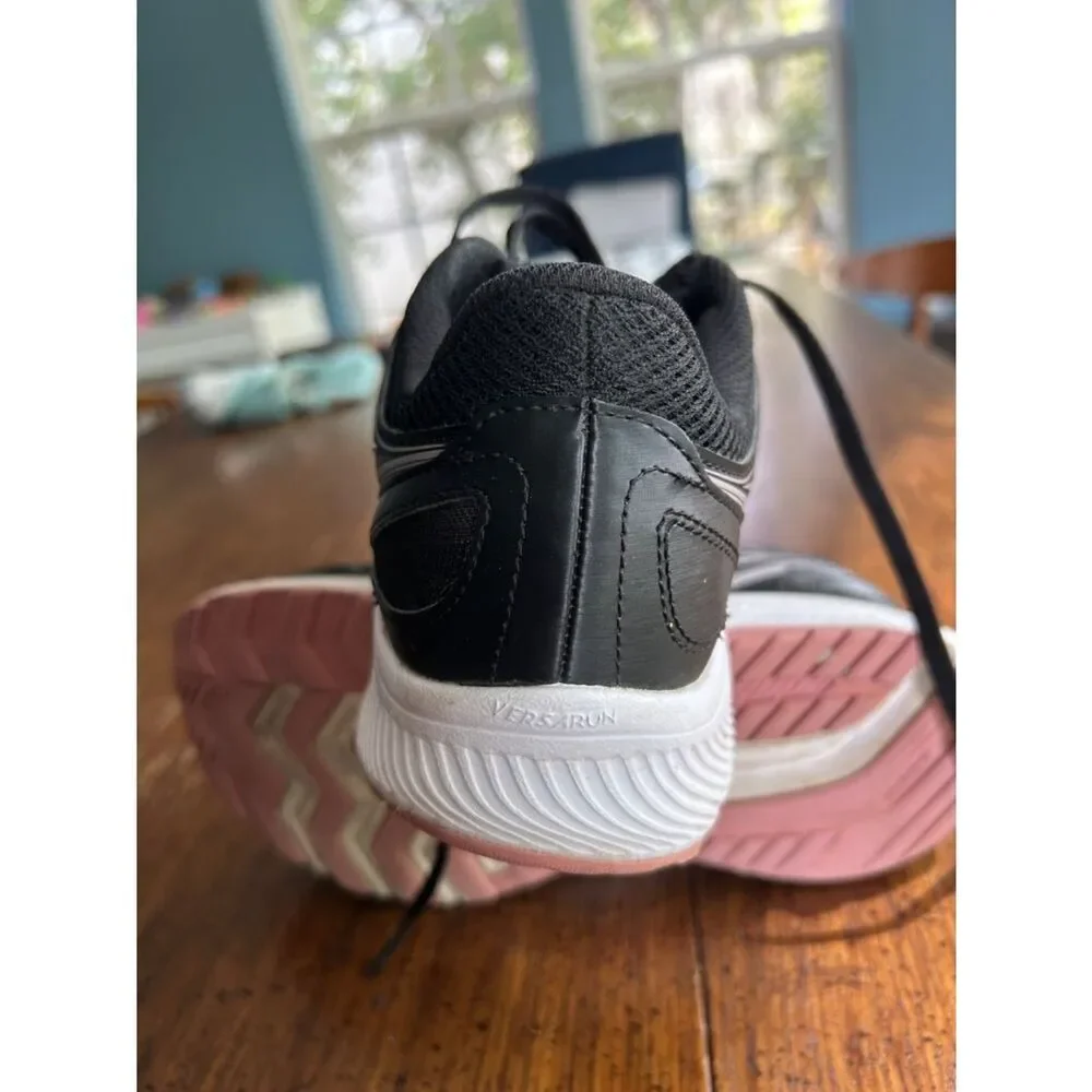 Saucony Black and White Women’s Athletic Running Shoes Sz 8 EUC S106281